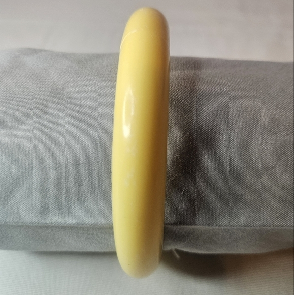 Vintage Butterscotch Yellow Bangle - Picture 1 of 1